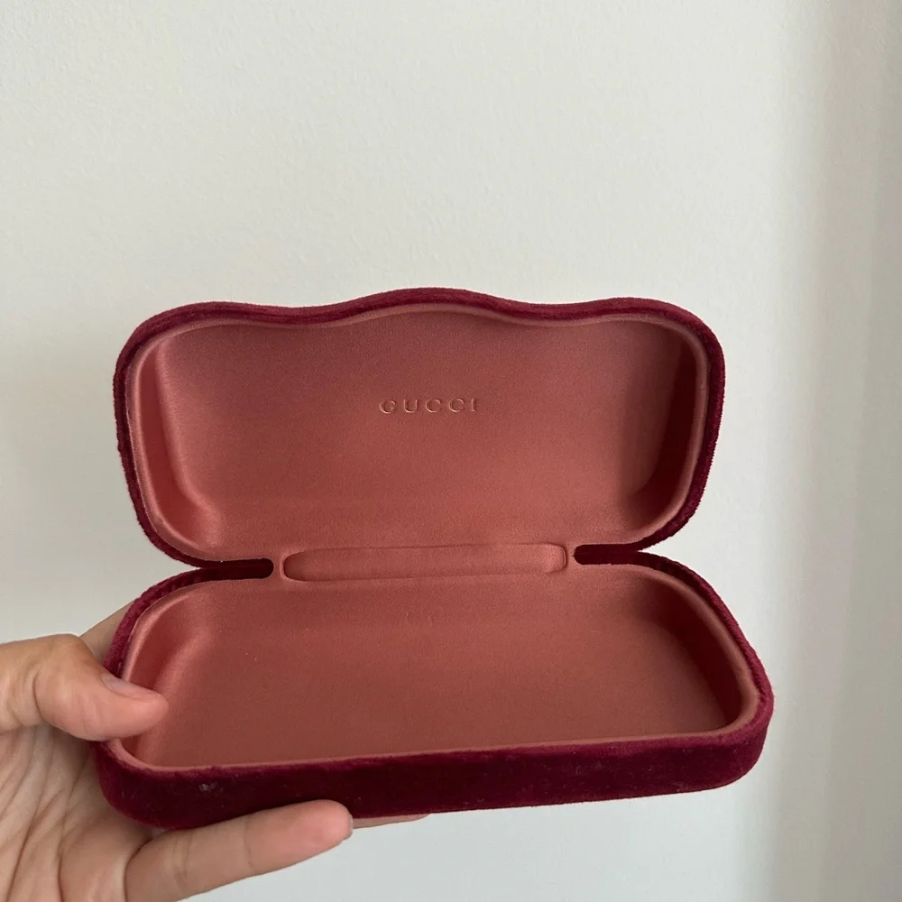 Gucci Black and Gold Sunglasses with Iconic GG Logo - Picture 9 of 9